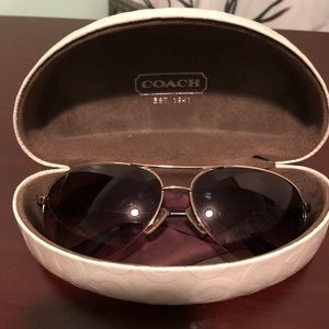 Coach Aviator Sunnies. Excellent condition.